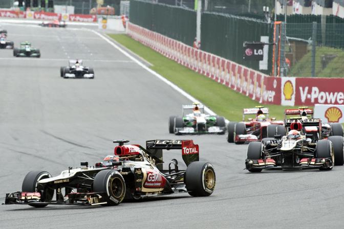 Giornataccia per Kimi Raikkonen: problemi ai freni per la sua Lotus e ritiro. Finisce qui la serie di 27 GP a punti. Afp
